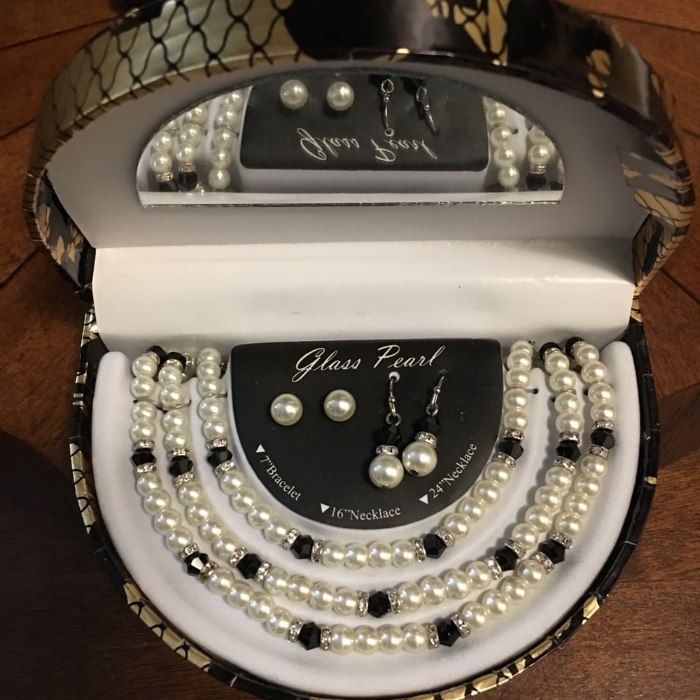 Glass pearl set